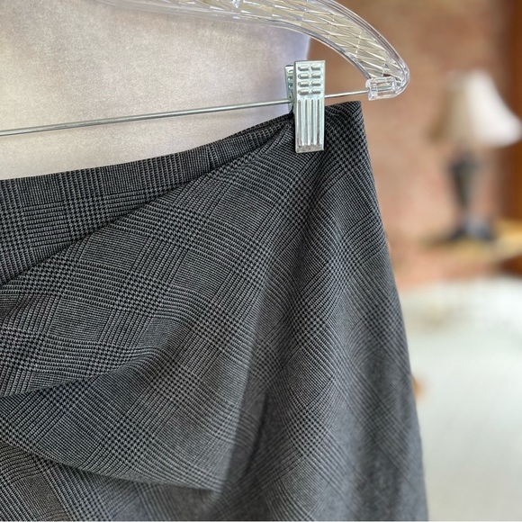 Babaton Aritizia Jethro Gray Plaid Asymmetrical Mini Skirt 6 - Picture 6 of 13